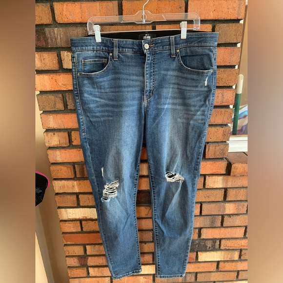 LuLaRoe Distressed Blue Jeans - Picture 1 of 3